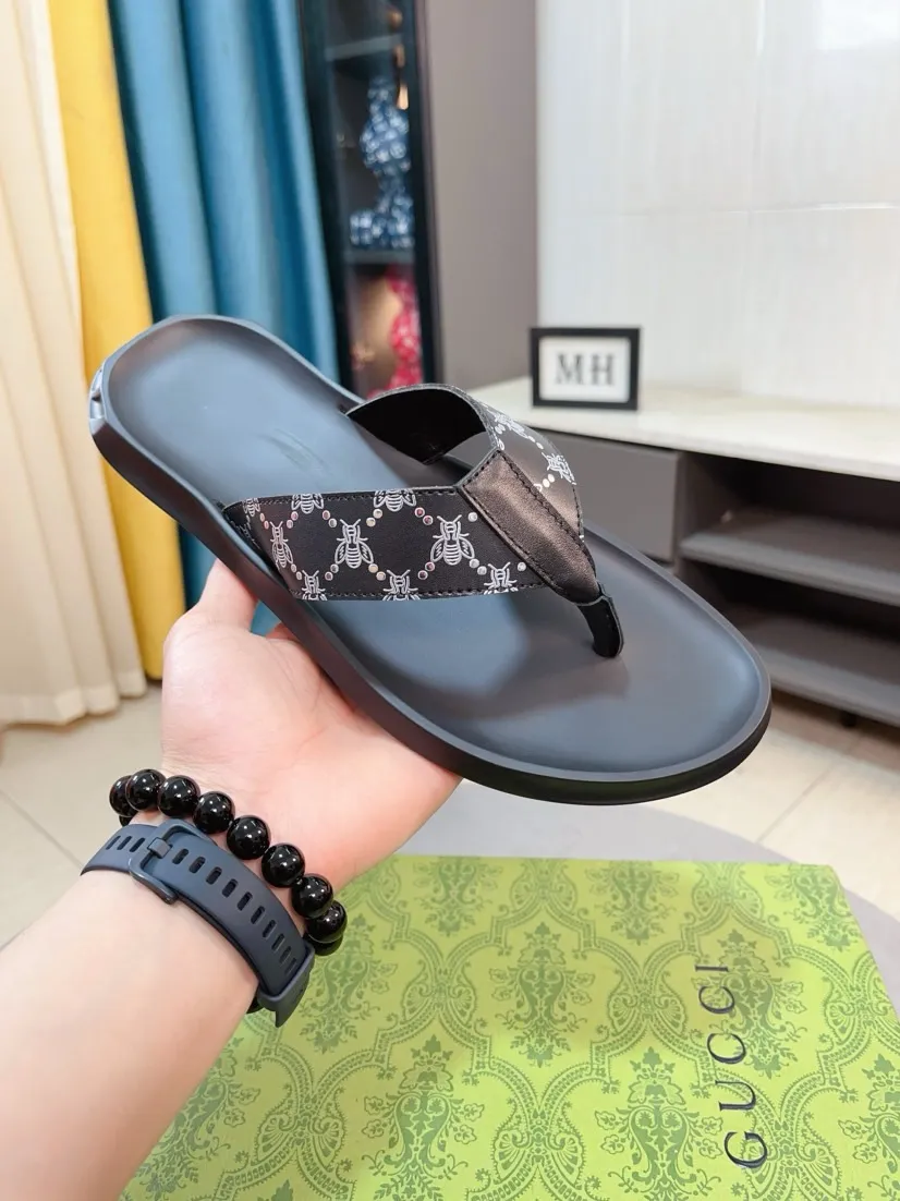 Men's shoes 💰260🌹🌹 (gucci-Gucci) New men's slippers, high-end boutique, made of cowhide, with exquisite embossed logo decoration on the upper, fine workmanship, super soft soles, casual, loose and comfortable, a must-have in summer! \nsize：38-44